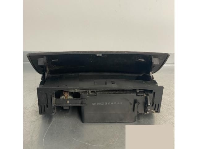 bontott MERCEDES-BENZ E-CLASS Első Hamutartó