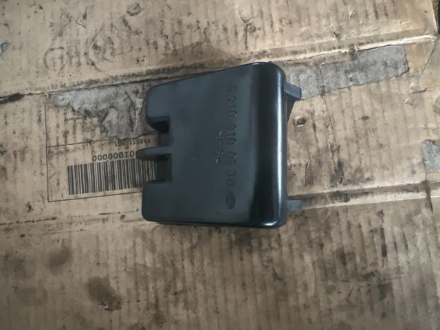 bontott MERCEDES-BENZ E-CLASS Első Hamutartó