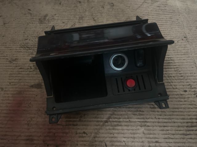 bontott MERCEDES-BENZ E-CLASS Első Hamutartó