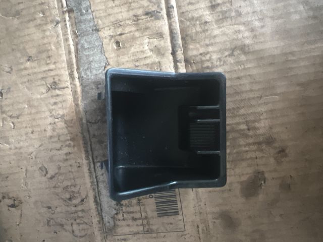 bontott MERCEDES-BENZ E-CLASS Első Hamutartó