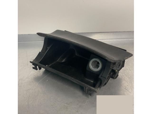 bontott MERCEDES-BENZ E-CLASS Első Hamutartó