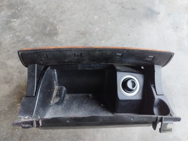 bontott MERCEDES-BENZ E-CLASS Első Hamutartó