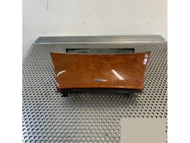 bontott MERCEDES-BENZ E-CLASS Első Hamutartó