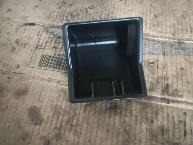 bontott MERCEDES-BENZ E-CLASS Első Hamutartó