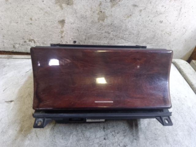 bontott MERCEDES-BENZ E-CLASS Első Hamutartó