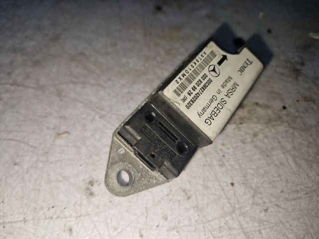 bontott MERCEDES-BENZ E-CLASS Első Középső Ütközés Érzékelő (Homlokfalon)