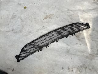 bontott MERCEDES-BENZ E-CLASS Első Lökhárító Alsó Középső Díszrács