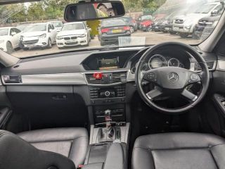 bontott MERCEDES-BENZ E-CLASS Első Lökhárító Merevítő (Fém)