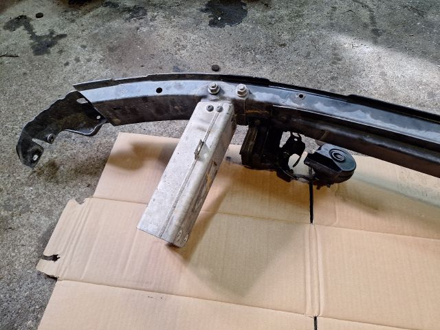 bontott MERCEDES-BENZ E-CLASS Első Lökhárító Merevítő (Fém)