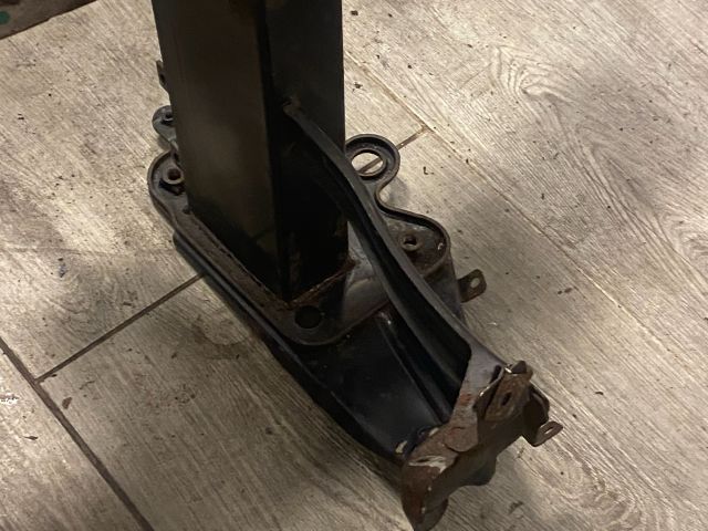 bontott MERCEDES-BENZ E-CLASS Első Lökhárító Merevítő (Fém)