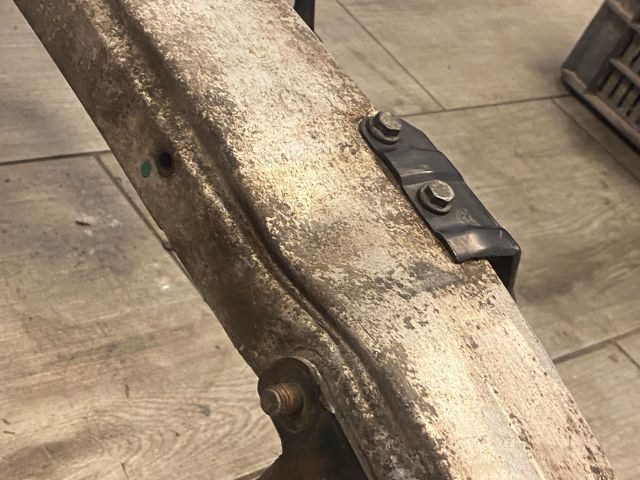 bontott MERCEDES-BENZ E-CLASS Első Lökhárító Merevítő (Fém)