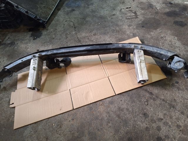 bontott MERCEDES-BENZ E-CLASS Első Lökhárító Merevítő (Fém)