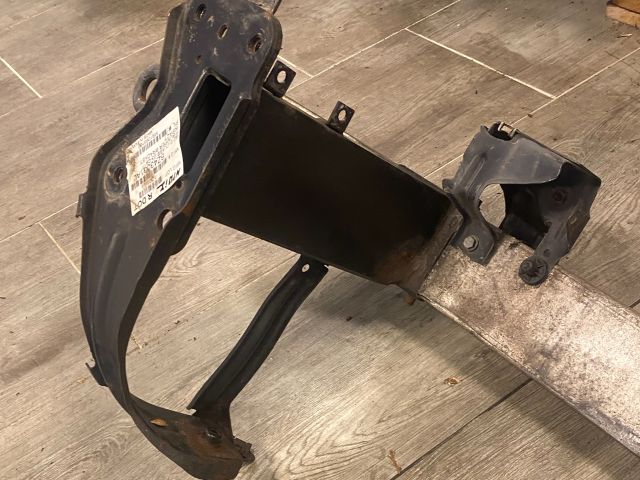 bontott MERCEDES-BENZ E-CLASS Első Lökhárító Merevítő (Fém)