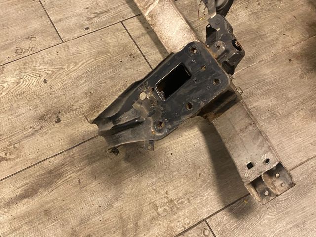 bontott MERCEDES-BENZ E-CLASS Első Lökhárító Merevítő (Fém)