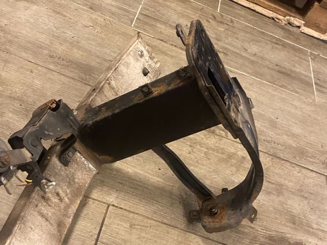 bontott MERCEDES-BENZ E-CLASS Első Lökhárító Merevítő (Fém)