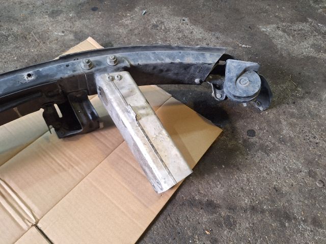 bontott MERCEDES-BENZ E-CLASS Első Lökhárító Merevítő (Fém)