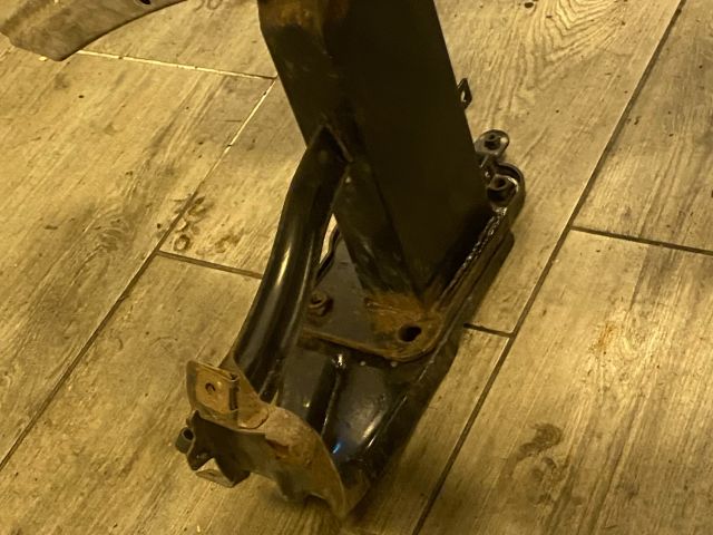 bontott MERCEDES-BENZ E-CLASS Első Lökhárító Merevítő (Fém)