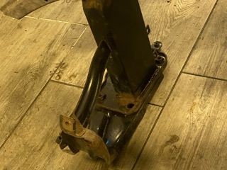 bontott MERCEDES-BENZ E-CLASS Első Lökhárító Merevítő (Fém)