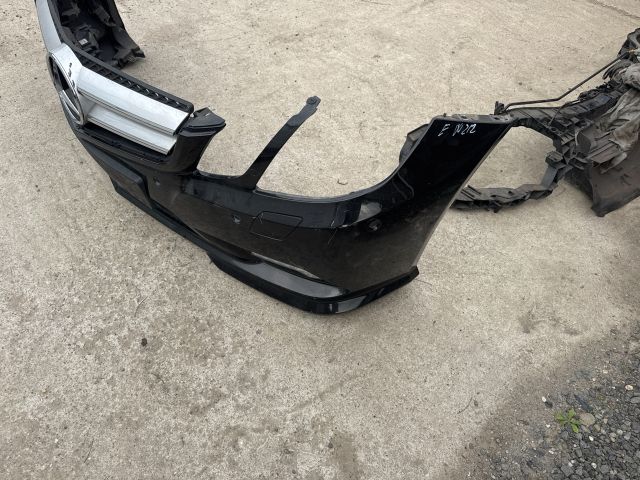 bontott MERCEDES-BENZ E-CLASS Első Lökhárító (Részeivel)