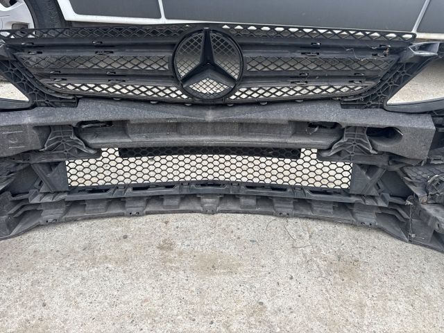 bontott MERCEDES-BENZ E-CLASS Első Lökhárító (Részeivel)