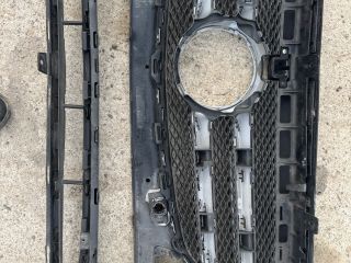 bontott MERCEDES-BENZ E-CLASS Első Lökhárító (Üresen)