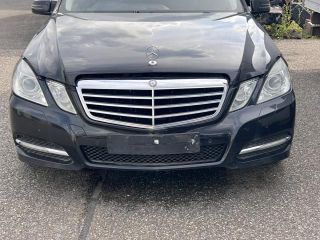 bontott MERCEDES-BENZ E-CLASS Első Lökhárító (Üresen)
