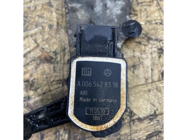 bontott MERCEDES-BENZ E-CLASS Első Xenon Szintszabályzó Jeladó