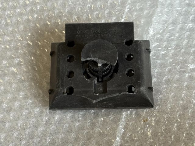 bontott MERCEDES-BENZ E-CLASS Emelőbak