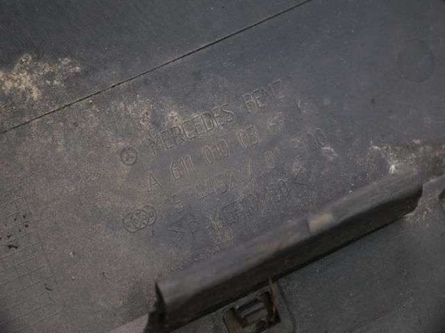 bontott MERCEDES-BENZ E-CLASS Felső Hűtőburkolat