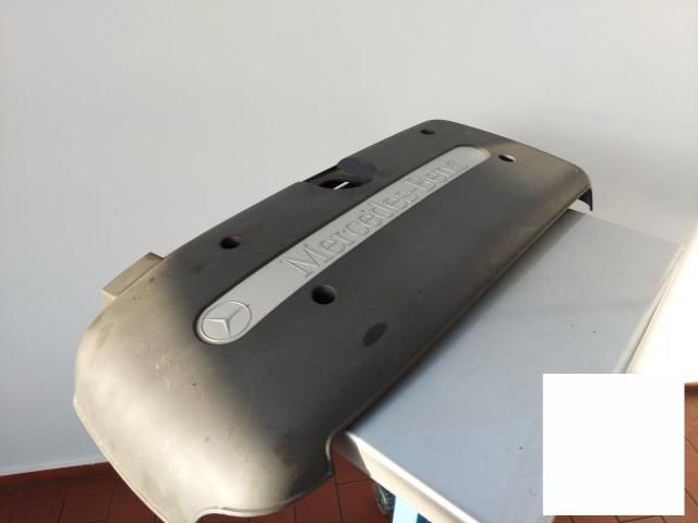 bontott MERCEDES-BENZ E-CLASS Felső Hűtőburkolat