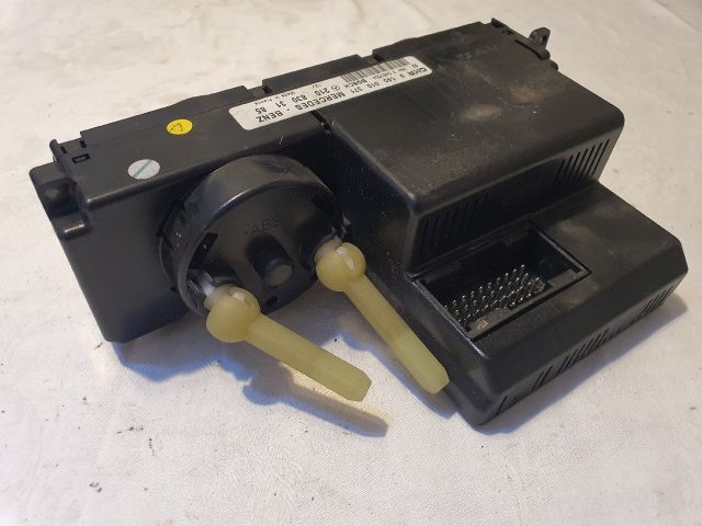 bontott MERCEDES-BENZ E-CLASS Fűtéskapcsoló (manuális klímás)