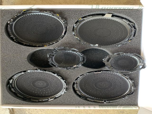 bontott MERCEDES-BENZ E-CLASS Hangszóró Burkolat (Pozíciófüggetlen)