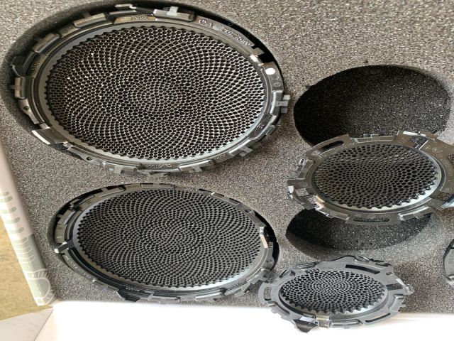 bontott MERCEDES-BENZ E-CLASS Hangszóró Burkolat (Pozíciófüggetlen)