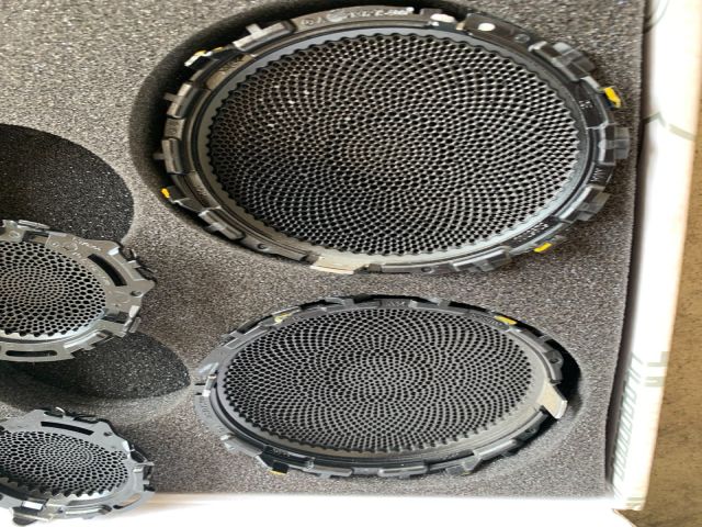 bontott MERCEDES-BENZ E-CLASS Hangszóró Burkolat (Pozíciófüggetlen)