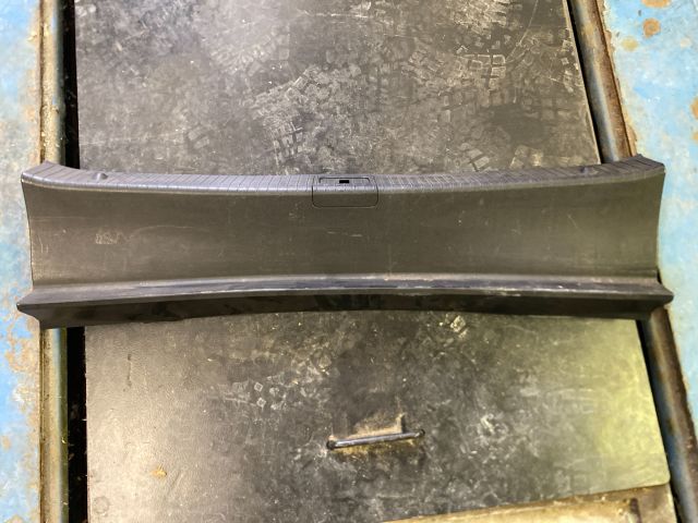 bontott MERCEDES-BENZ E-CLASS Hátfal Burkolat