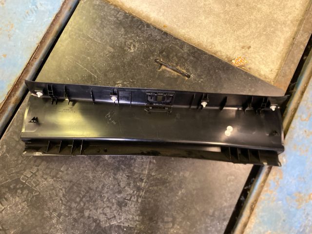 bontott MERCEDES-BENZ E-CLASS Hátfal Burkolat