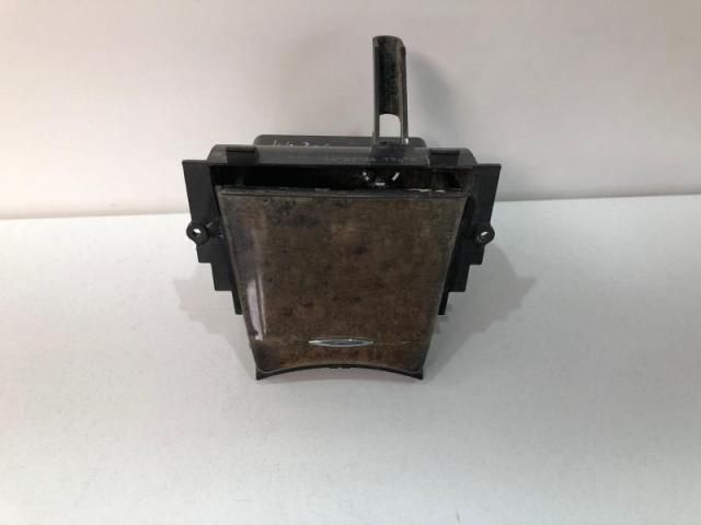 bontott MERCEDES-BENZ E-CLASS Hátsó Hamutartó