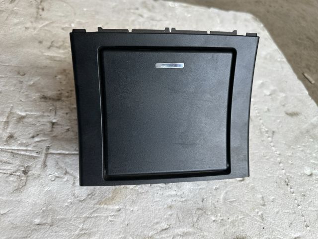 bontott MERCEDES-BENZ E-CLASS Hátsó Hamutartó