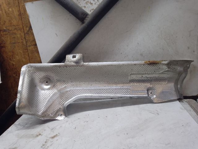 bontott MERCEDES-BENZ E-CLASS Hátsó Kipufogó Dob Hővédő Lemez