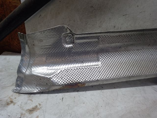 bontott MERCEDES-BENZ E-CLASS Hátsó Kipufogó Dob Hővédő Lemez