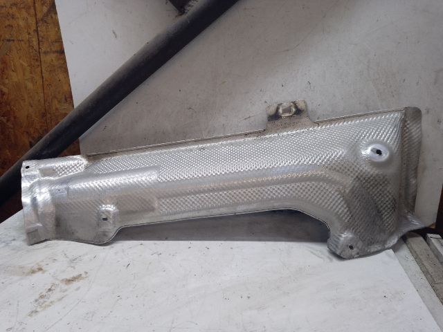 bontott MERCEDES-BENZ E-CLASS Hátsó Kipufogó Dob Hővédő Lemez