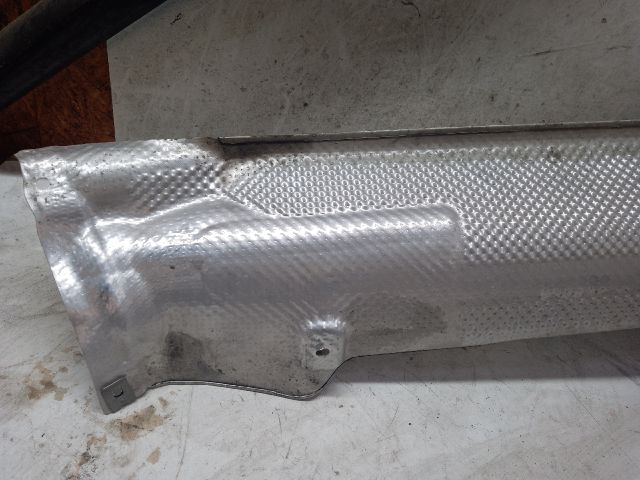 bontott MERCEDES-BENZ E-CLASS Hátsó Kipufogó Dob Hővédő Lemez