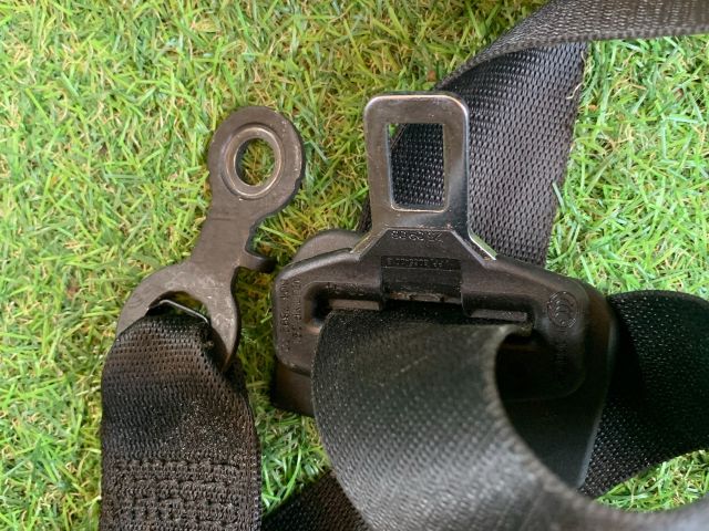 bontott MERCEDES-BENZ E-CLASS Hátsó középső Biztonsági Öv