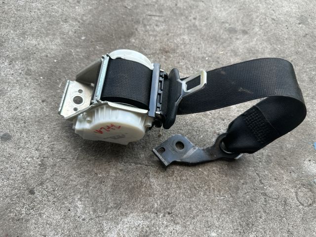 bontott MERCEDES-BENZ E-CLASS Hátsó középső Biztonsági Öv