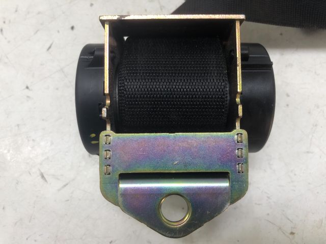 bontott MERCEDES-BENZ E-CLASS Hátsó középső Biztonsági Öv