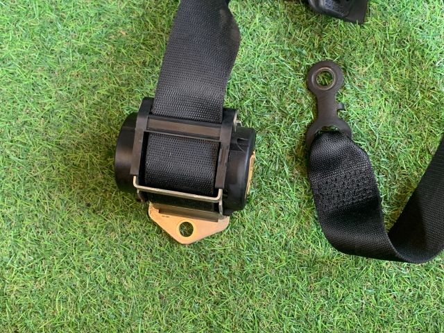 bontott MERCEDES-BENZ E-CLASS Hátsó középső Biztonsági Öv