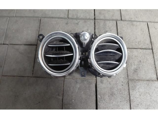 bontott MERCEDES-BENZ E-CLASS Hátsó középső Szellőző