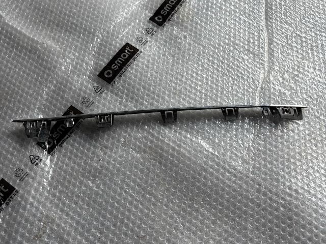 bontott MERCEDES-BENZ E-CLASS Hátsó Lökhárító Díszléc