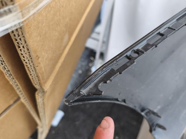 bontott MERCEDES-BENZ E-CLASS Hátsó Lökhárító (Részeivel)