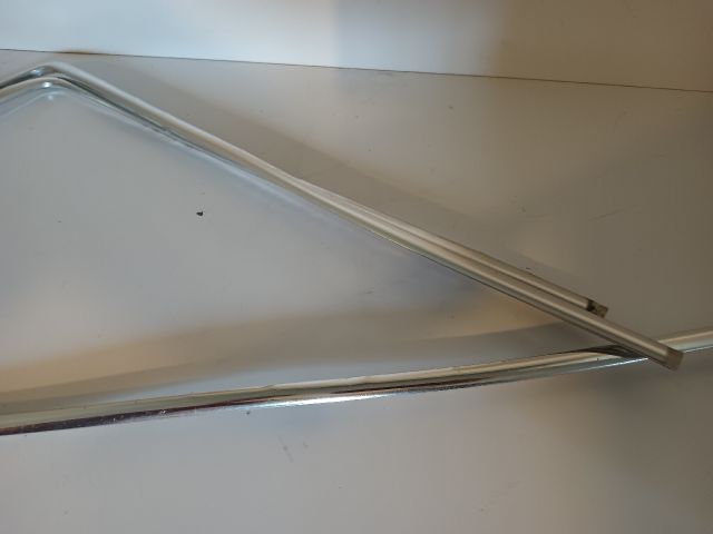 bontott MERCEDES-BENZ E-CLASS Hátsó Szélvédő Díszléc